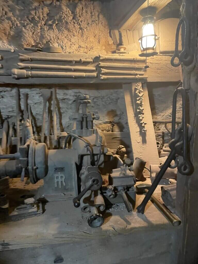 Historical machinery on display in a Goldfield mine tour.