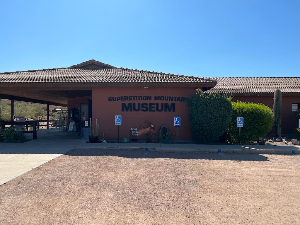 The Adventures of Backpack Pat – A History Lesson of the East Valley at the Superstition Mountain Museum