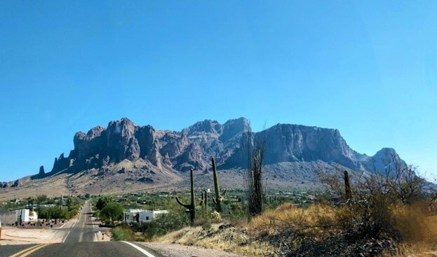 Explore the Beauty of the Superstitions Through the Work of Local Artists – Experience the Artists of the Superstitions Studio Tour